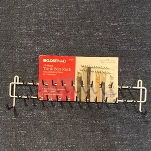 Closetmaid Mounted 27 hook tie and belt rack rubbe coated tips brand new